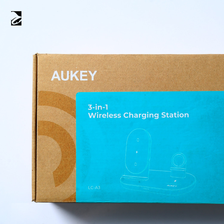 شارژر وایرلس Aukey LC-A3: ایستگاه شارژ هوشمند 3 در 1
